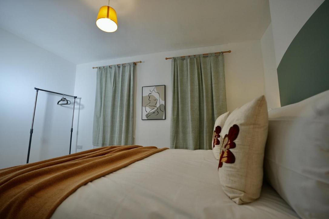 Spacious Two-Bedrooms House, Private Parking, Contractors, Relocators Oxford Exterior foto